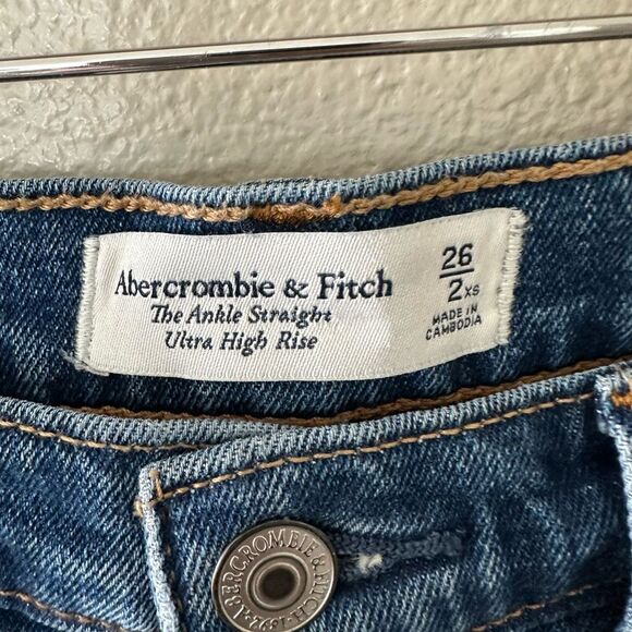 Abercrombie and Fitch Ultra High Rise Ankle Straight Jean Dark Wash Distressed - Picture 4 of 7